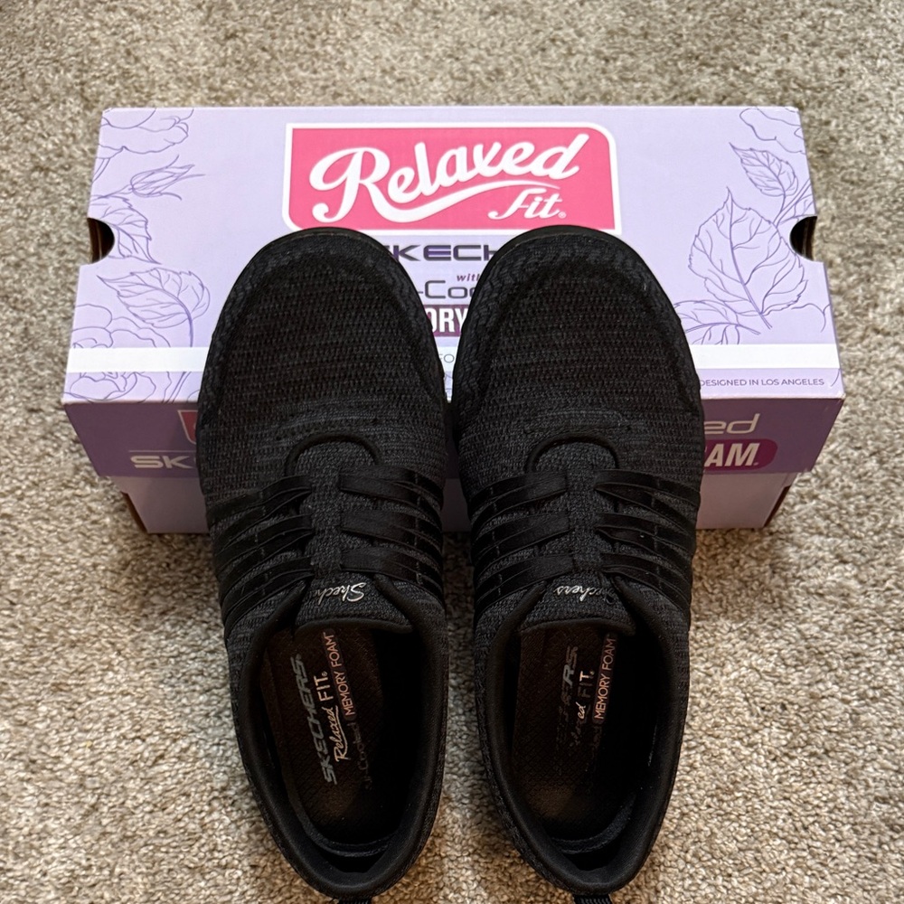 SKETCHERS BREATHE EASY APPROACHABLE SIZE 6.5 Black NWT
